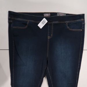 Torrid Crop Lean Jean 4x NWT